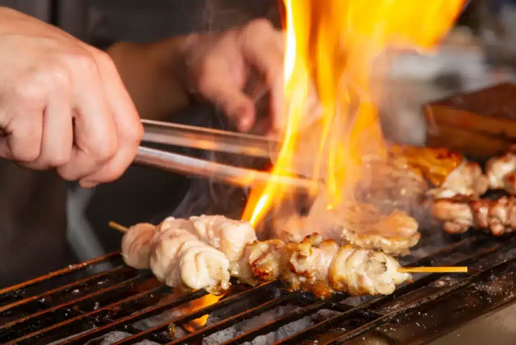 Yakitori koostuu erilaisista maustetuista ja grillatuista kananlihapaloista